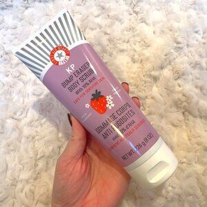 First Aid Beauty KP Bump Eraser Body Scrub with 10% AHA –  Fresh Strawberry